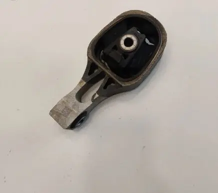 Peugeot 208 Engine mount bracket