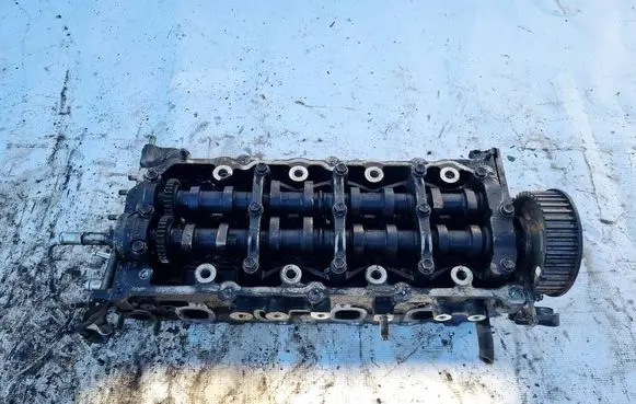 Toyota Avensis T250 Engine head 