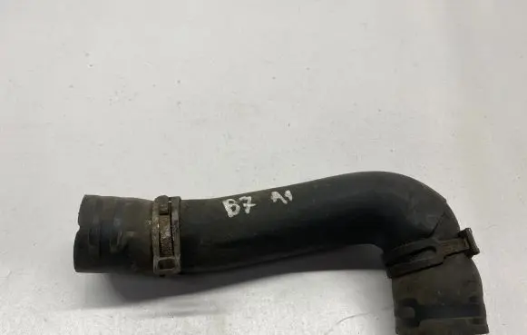 Volkswagen PASSAT B7 Engine coolant pipe/hose