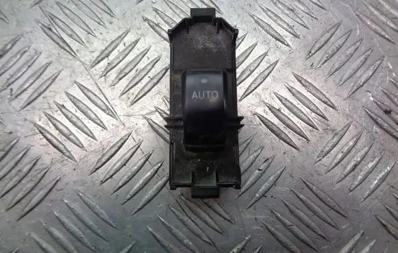 Toyota Avensis Verso Quarter vent window switch 84030-44020