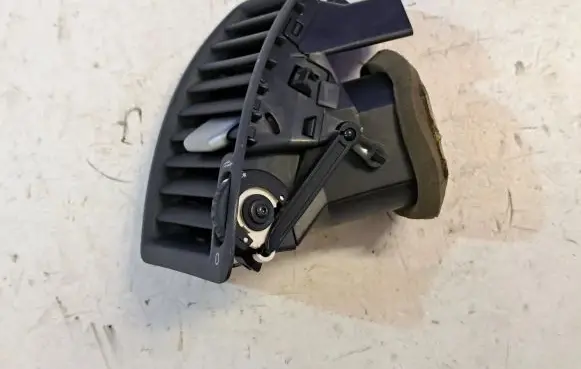 Volvo XC90 Dashboard air vent grill cover trim 3409398