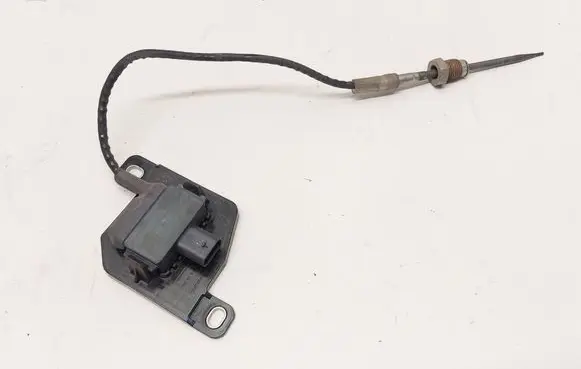 Mercedes-Benz C W206 Exhaust gas temperature sensor A0009057815