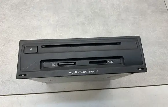 Audi A3 S3 8V Radio/CD/DVD/GPS head unit 8V0035874A