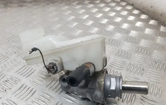 Toyota Yaris Master brake cylinder
