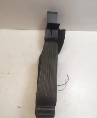 Mercedes-Benz E W211 Accelerator throttle pedal A2033000104