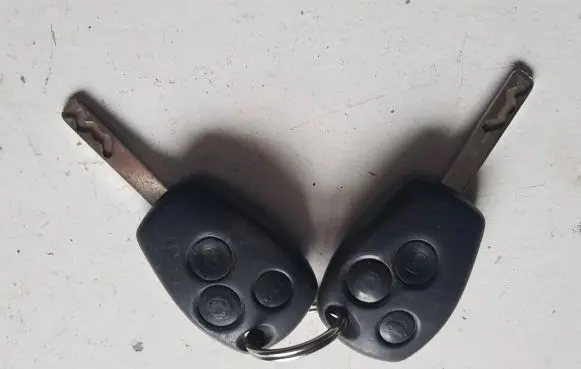 Opel Movano B Ignition key/card 