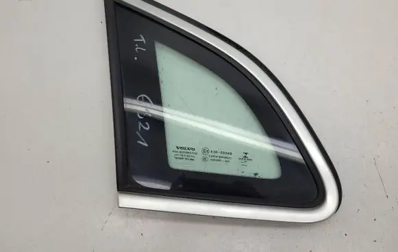 Volvo V40 Rear vent window glass 31352332