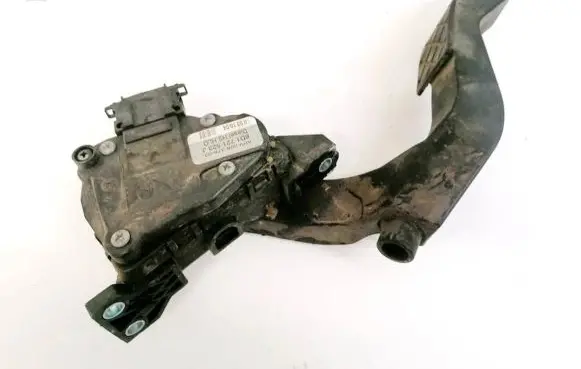 Volkswagen PASSAT B5.5 Accelerator throttle pedal 8D1721523J 6PV00837603