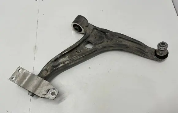 Mercedes-Benz GLA H247 Front lower control arm/wishbone A2473330400