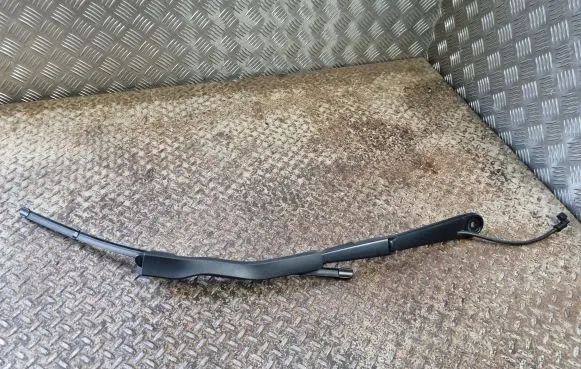 Windshield/front glass wiper blade