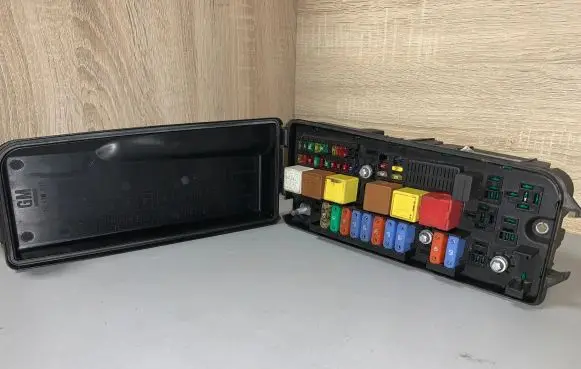 Opel Signum Fuse box set 13144709 C0143105 519066021