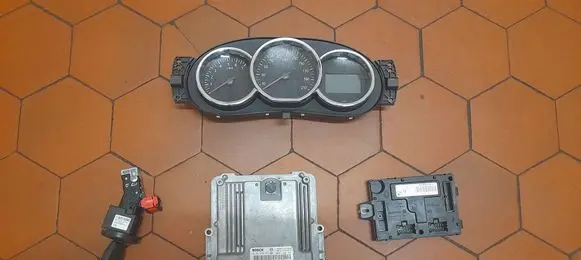 Dacia Sandero Engine ECU kit and lock set 237102213R