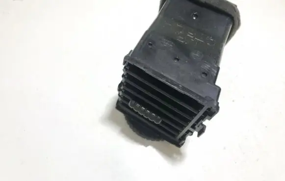 Nissan X-Trail T30 Dash center air vent grill 68751eq000