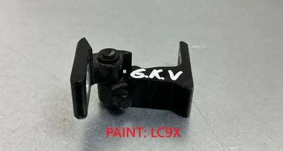 Volkswagen PASSAT B8 Rear door upper hinge 8X4833407A