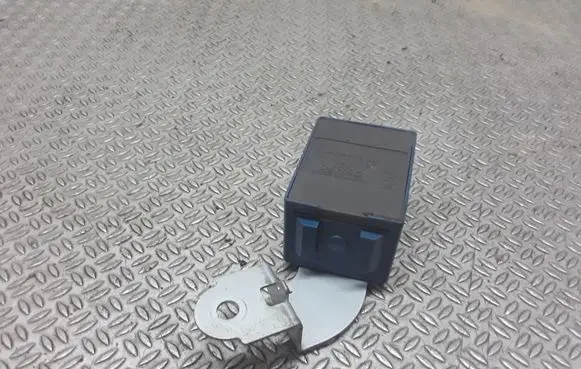 Subaru Justy Window wiper relay 0521003180