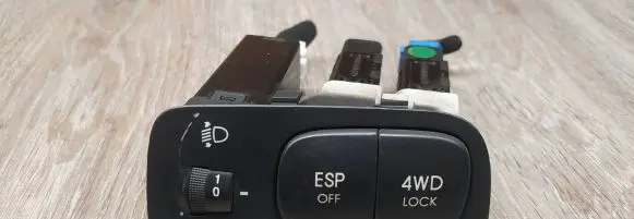 Hyundai Santa Fe Windscreen/window heater switch 621W05010