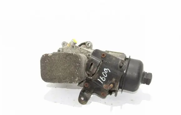Volvo S40 Oil filter mounting bracket