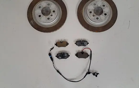 BMW 2 Active Tourer U06 Rear brake disc 6891086 8834998