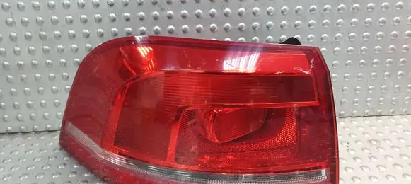 Volkswagen PASSAT B7 Rear/tail lights 
