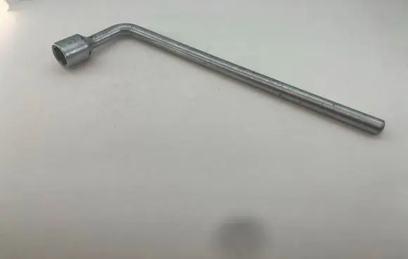 Mercedes-Benz C W203 Wheel nut wrench A2215810001
