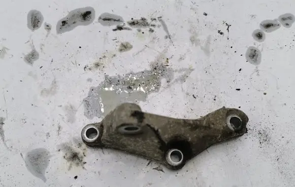 BMW 3 E90 E91 Fuel pump bracket 13517810698