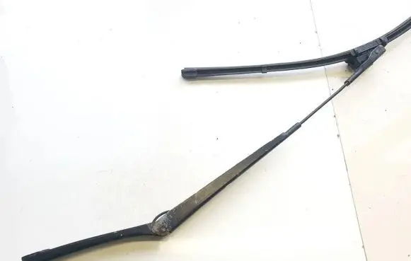 Volkswagen Golf V Front wiper blade arm 1k1955409