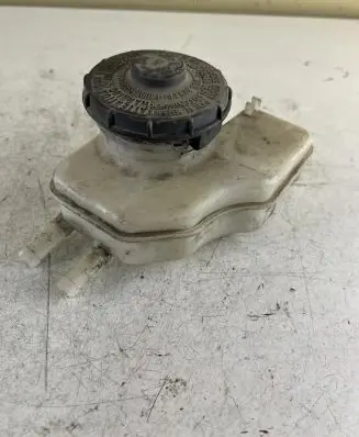 Honda Civic Brake fluid reservoir 