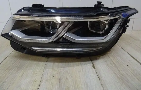 Volkswagen Tiguan Headlight/headlamp 5NB941081C