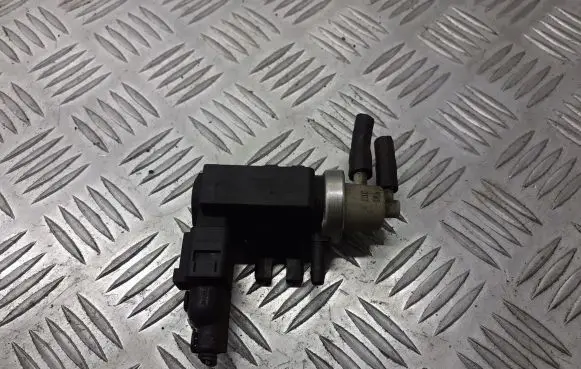 Volkswagen Golf IV Turbo solenoid valve 1J0906627A