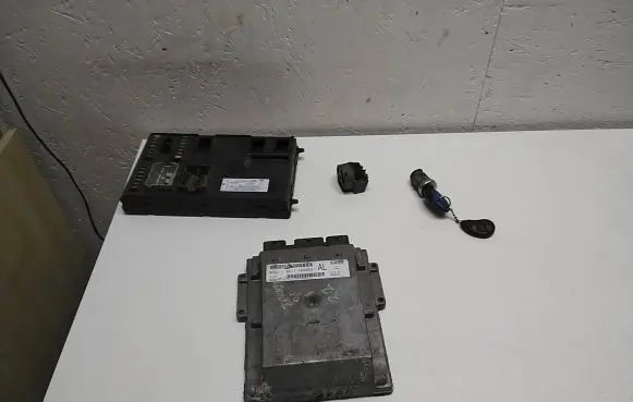 Engine ECU kit and lock set