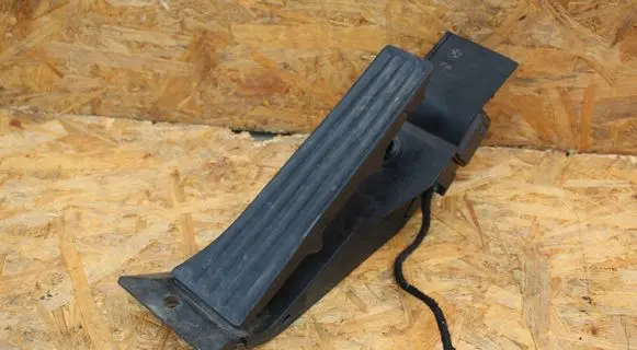 BMW X3 E83 Accelerator throttle pedal 6772645