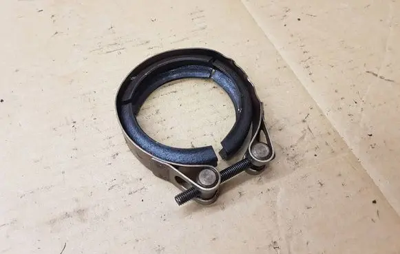 Volkswagen Eos Muffler pipe connector clamp 1K0253725