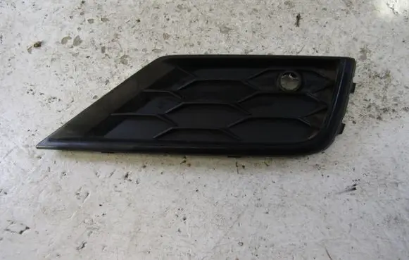 Volkswagen Tiguan Front bumper lower grill 5NA853666A