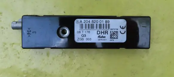 Mercedes-Benz C W204 Antenna control unit A2048200189