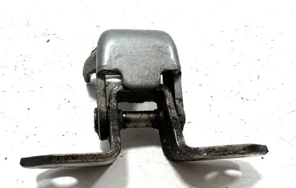 Suzuki Vitara (LY) Front door lower hinge 7A12