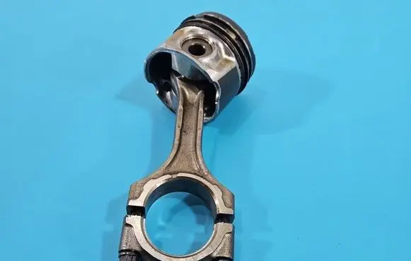 Toyota Avensis T270 Piston 2AD IMPRK1574907