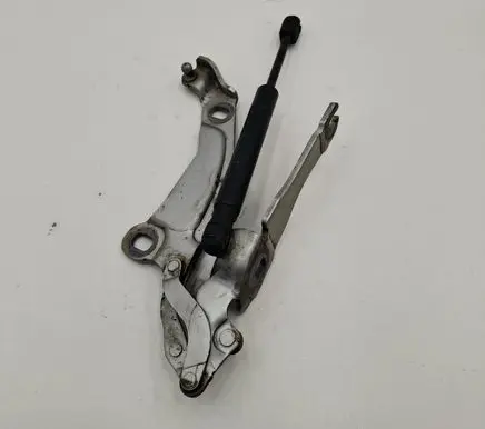 Engine bonnet/hood hinges