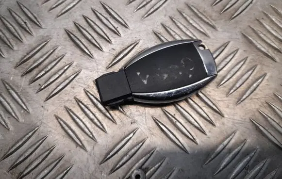 Mercedes-Benz CLS C218 X218 Ignition key/card 