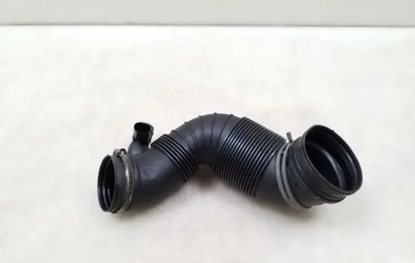 Volkswagen PASSAT B6 Coolant pipe/hose 3C0129654Q