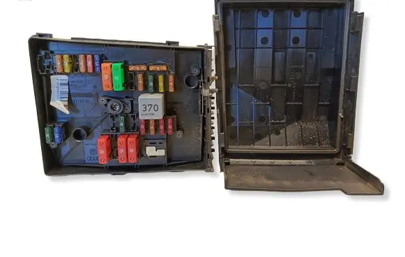 Volkswagen Golf VI Fuse box set 1K0937125D