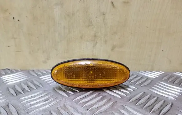Mazda Premacy Front fender indicator light 0464120