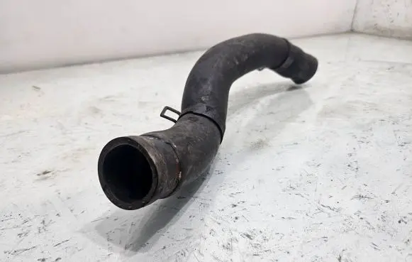 Coolant pipe/hose