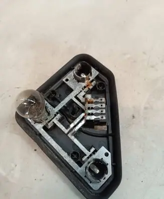 BMW 5 E39 Tail light bulb cover holder 8371325