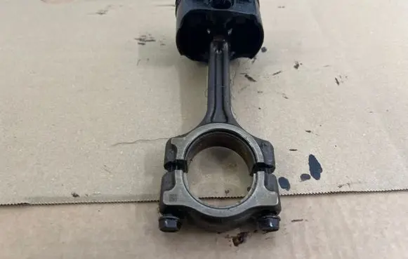 Mercedes-Benz CLA C118 X118 Piston with connecting rod 