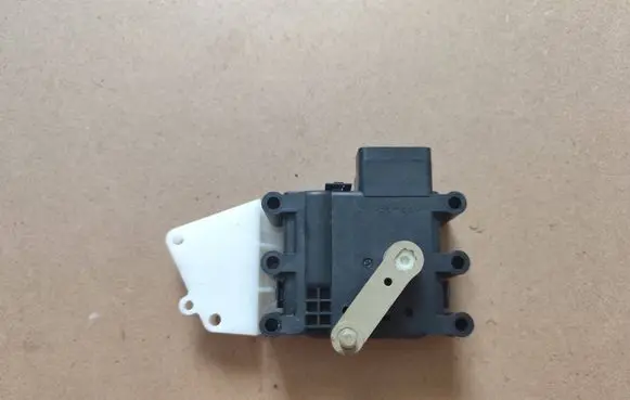 Mazda 3 II Air flap motor/actuator 9Y20K