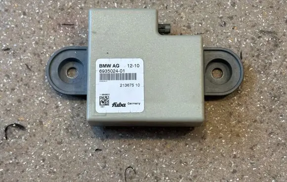 BMW X6 E71 Aerial antenna amplifier 6935024
