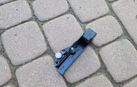 Opel Combo E Front door check strap stopper 9817813180D