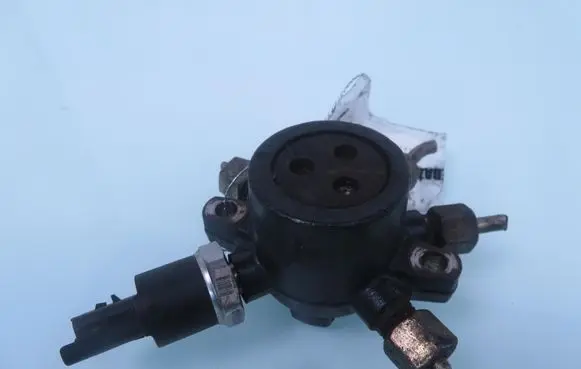 Ford Focus Fuel distributor 1S4Q9D280AB R9144Z020B