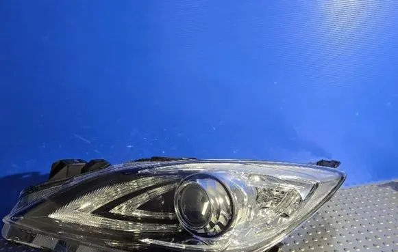 Mazda 3 II Headlight/headlamp BBM5-51040
