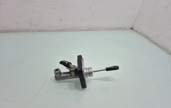 Hyundai Tucson JM Clutch master cylinder 